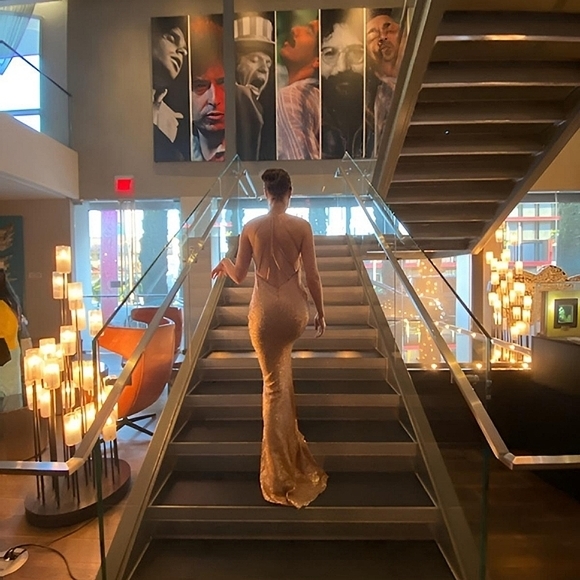 Meet your Posher, Ginia - Picture 4 of 5